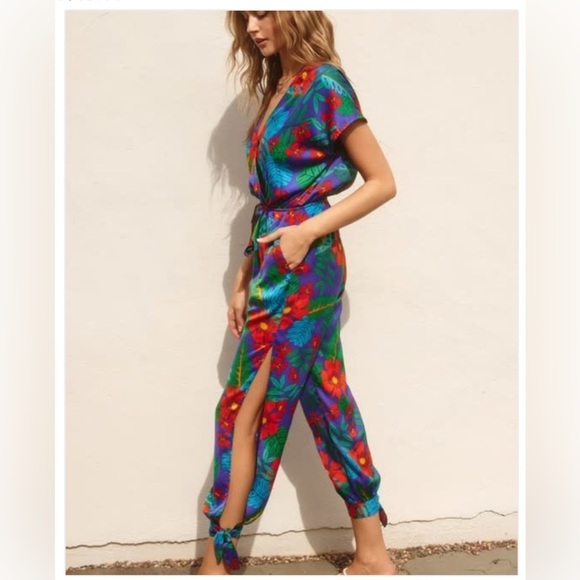 Dress Forum Satin Feel Blue Red Tropical Print Split Leg Ties Jumpsuit Small - Picture 2 of 15
